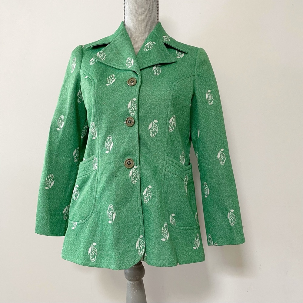 Vintage green jacket blazer with floral print textured fabric beige cream detail